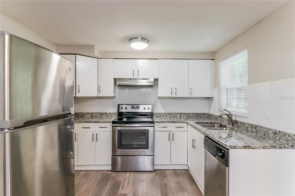 For Rent: $2,100 (3 beds, 2 baths, 1275 Square Feet)