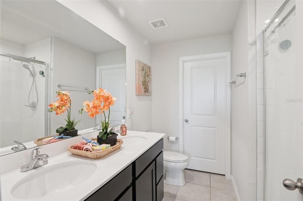 En Venta: $299,900 (3 camas, 2 baños, 1440 Pies cuadrados)