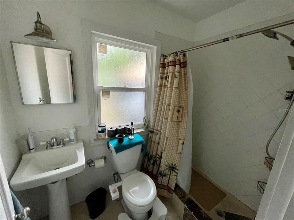 В аренду: $2,400 (3 спален, 2 ванн, 1564 Квадратных фут)