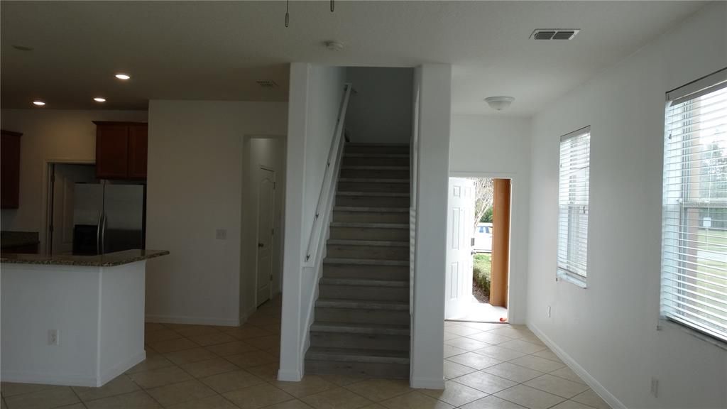 En Renta: $2,300 (3 camas, 2 baños, 1775 Pies cuadrados)