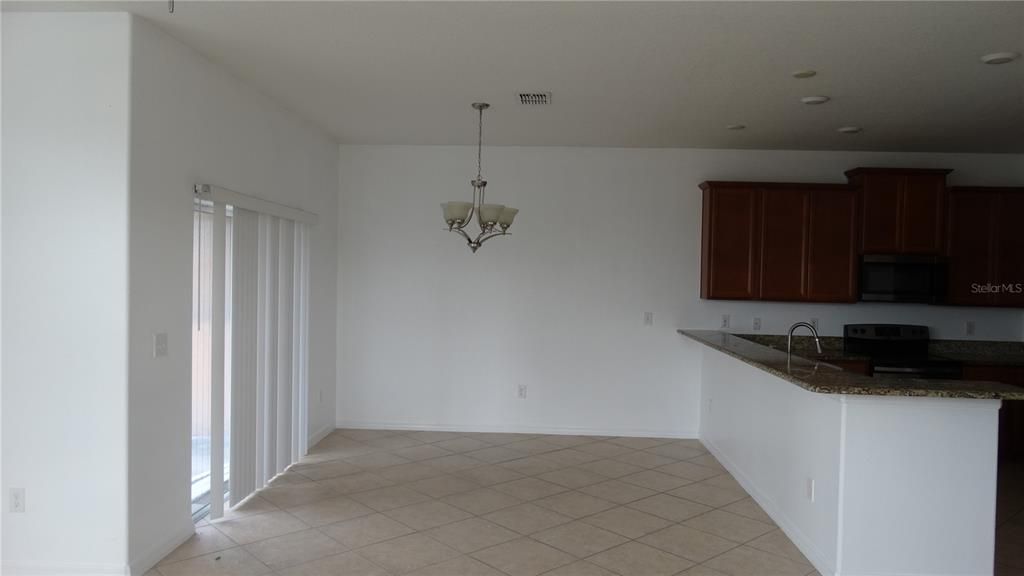 En Renta: $2,300 (3 camas, 2 baños, 1775 Pies cuadrados)