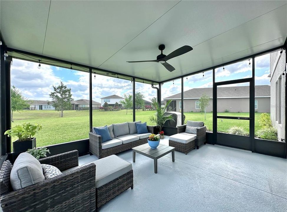 For Rent: $2,999 (4 beds, 2 baths, 2401 Square Feet)