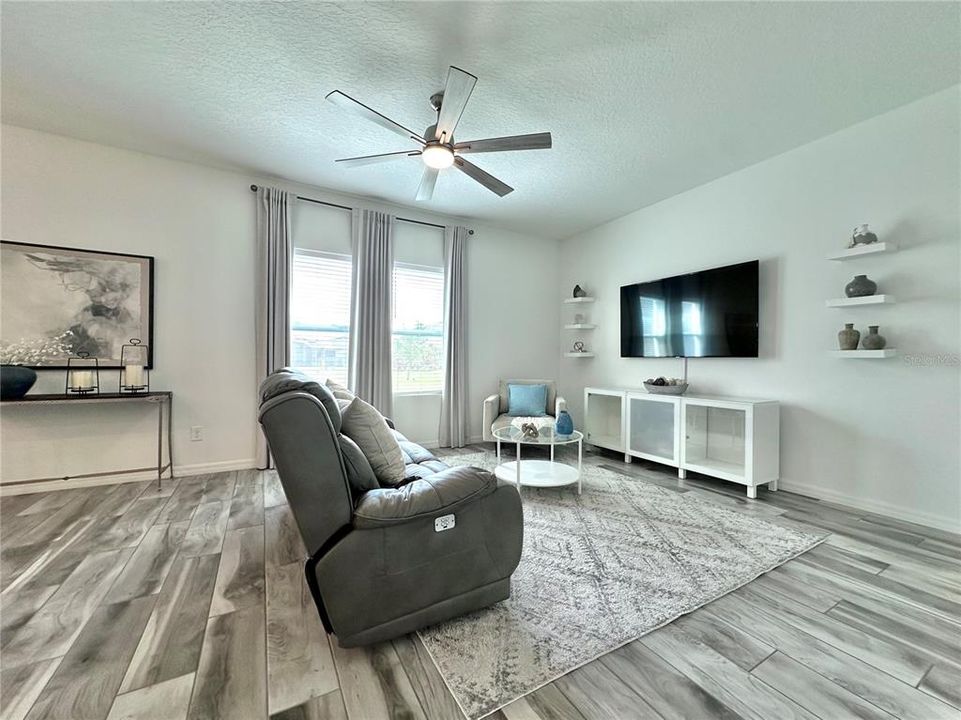 For Rent: $2,999 (4 beds, 2 baths, 2401 Square Feet)