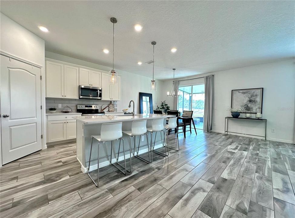 For Rent: $2,999 (4 beds, 2 baths, 2401 Square Feet)