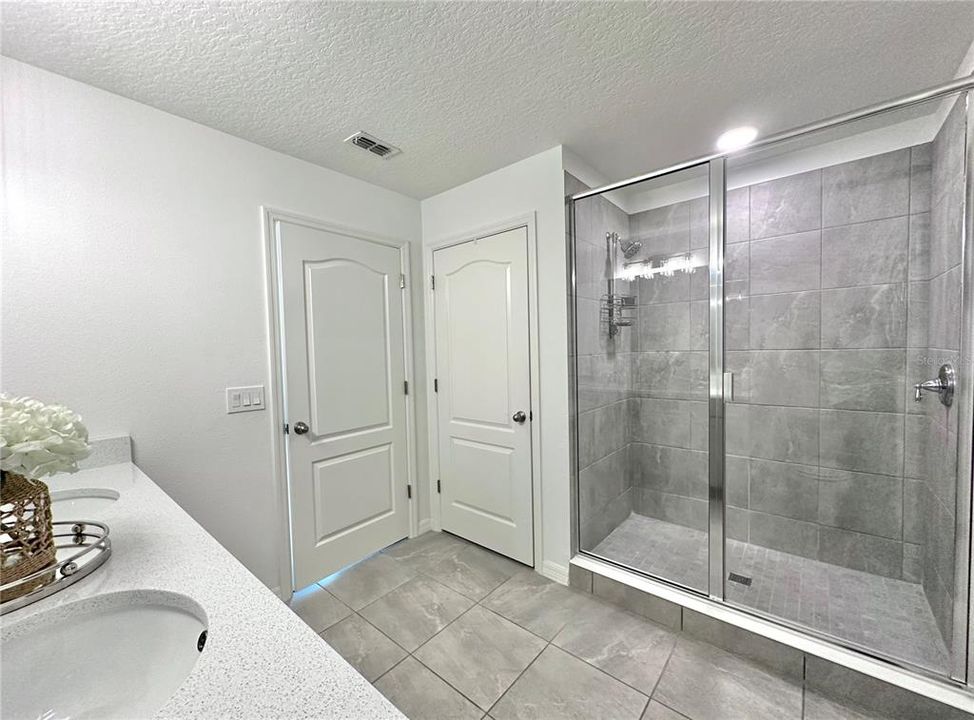 For Rent: $2,999 (4 beds, 2 baths, 2401 Square Feet)