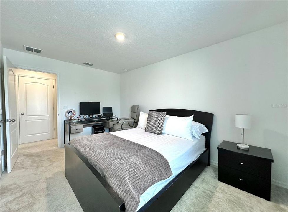 For Rent: $2,999 (4 beds, 2 baths, 2401 Square Feet)