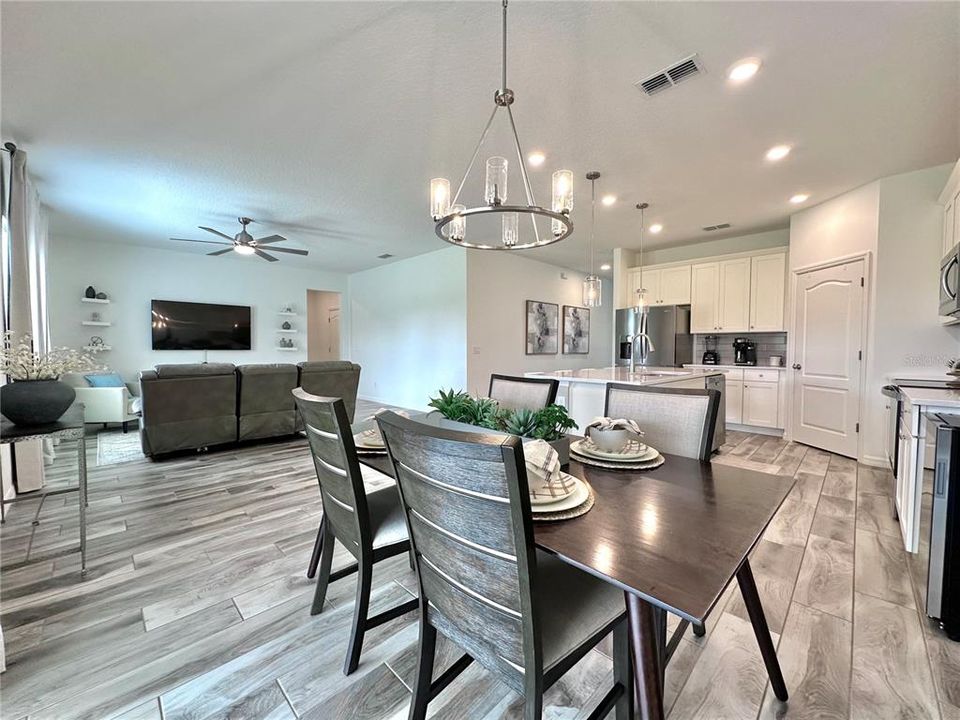 For Rent: $2,999 (4 beds, 2 baths, 2401 Square Feet)