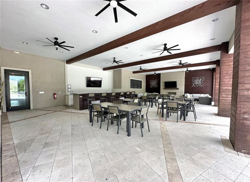 For Rent: $2,999 (4 beds, 2 baths, 2401 Square Feet)