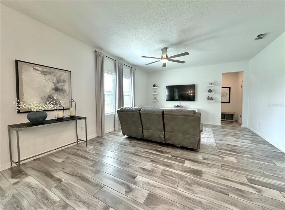 For Rent: $2,999 (4 beds, 2 baths, 2401 Square Feet)