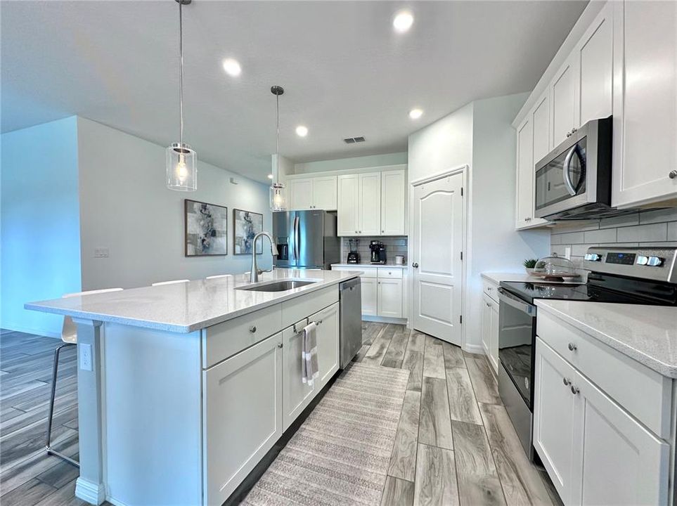 For Rent: $2,999 (4 beds, 2 baths, 2401 Square Feet)