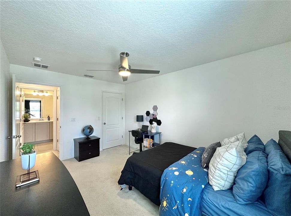 For Rent: $2,999 (4 beds, 2 baths, 2401 Square Feet)