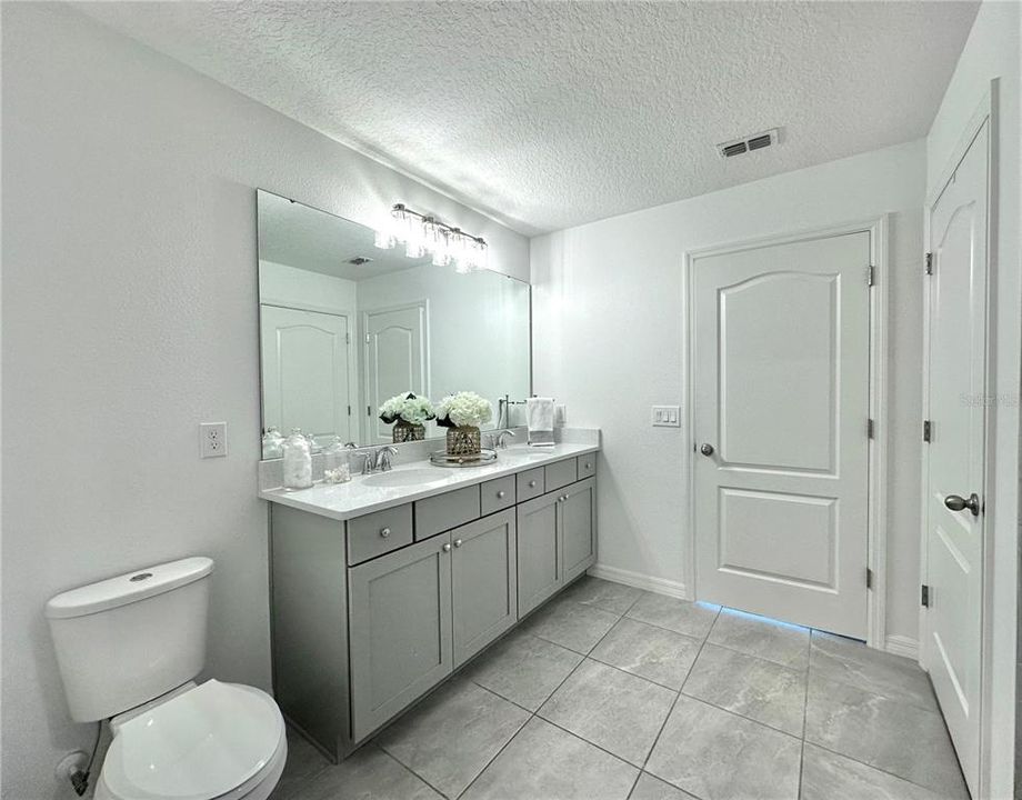 For Rent: $2,999 (4 beds, 2 baths, 2401 Square Feet)