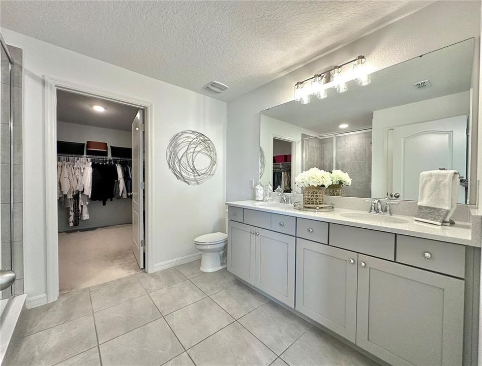 For Rent: $2,999 (4 beds, 2 baths, 2401 Square Feet)