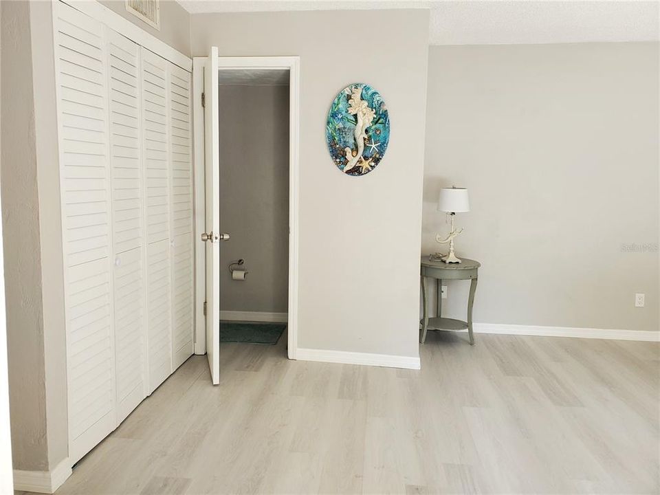 На продажу: $212,000 (2 спален, 1 ванн, 1242 Квадратных фут)