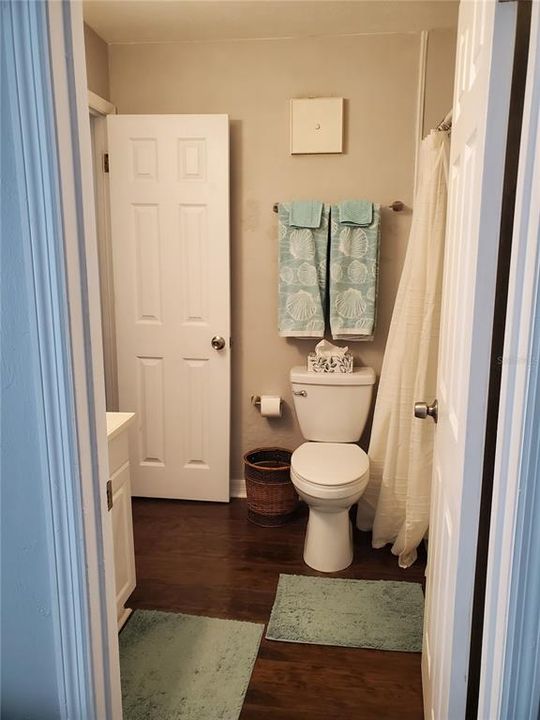 На продажу: $212,000 (2 спален, 1 ванн, 1242 Квадратных фут)