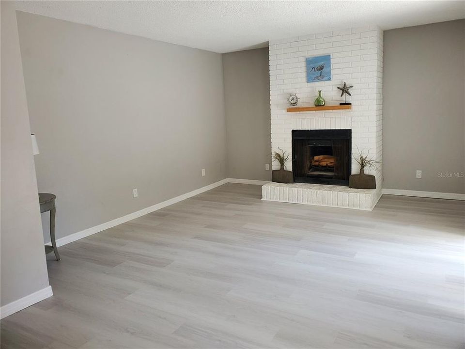 На продажу: $212,000 (2 спален, 1 ванн, 1242 Квадратных фут)