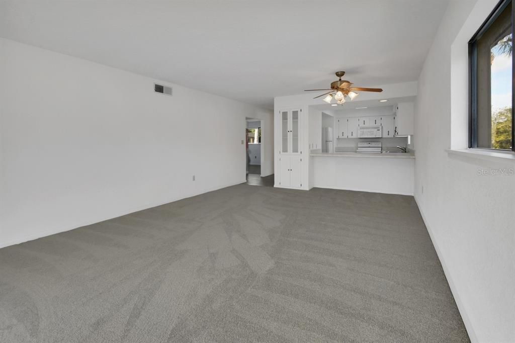 For Sale: $125,000 (2 beds, 2 baths, 1156 Square Feet)