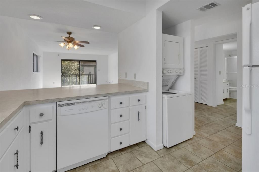 For Sale: $125,000 (2 beds, 2 baths, 1156 Square Feet)