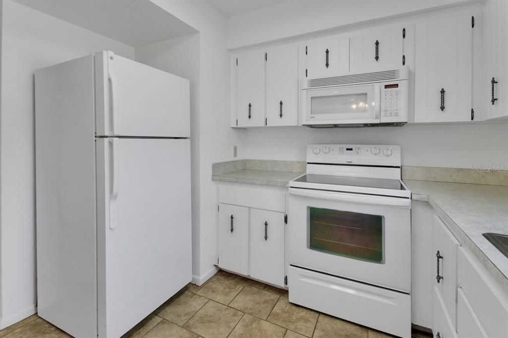 For Sale: $125,000 (2 beds, 2 baths, 1156 Square Feet)