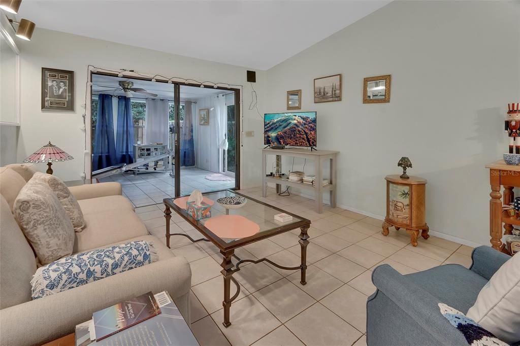 En Venta: $264,000 (2 camas, 2 baños, 1021 Pies cuadrados)