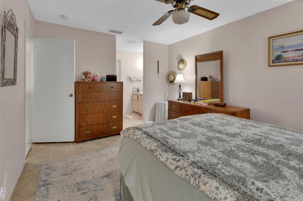 En Venta: $264,000 (2 camas, 2 baños, 1021 Pies cuadrados)