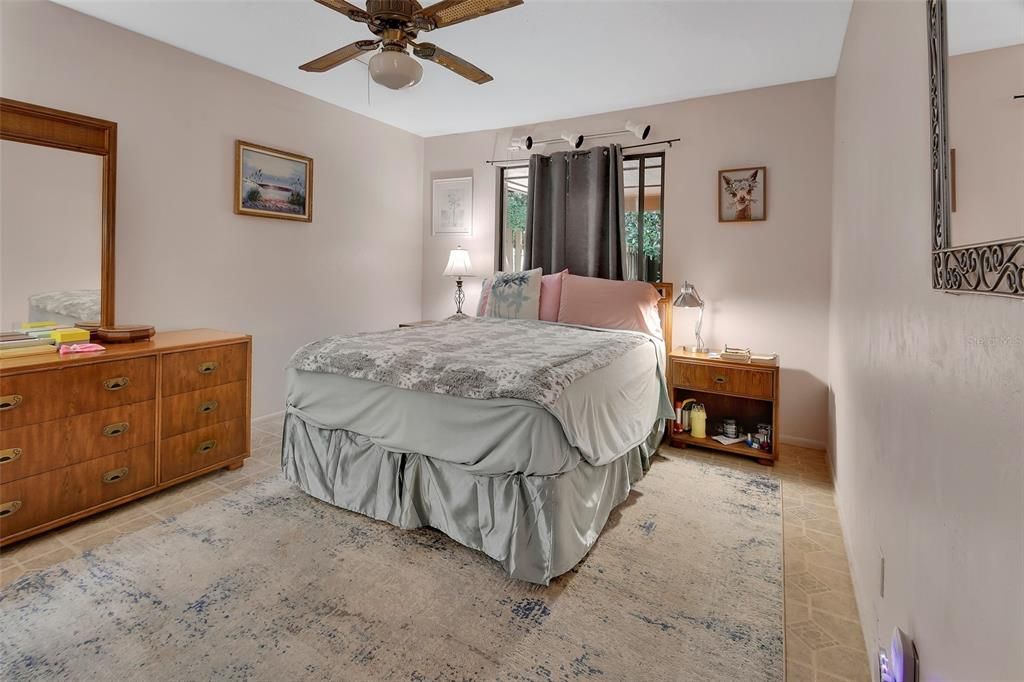 En Venta: $264,000 (2 camas, 2 baños, 1021 Pies cuadrados)