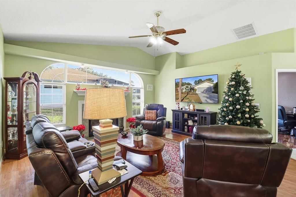 En Venta: $499,000 (3 camas, 2 baños, 2092 Pies cuadrados)