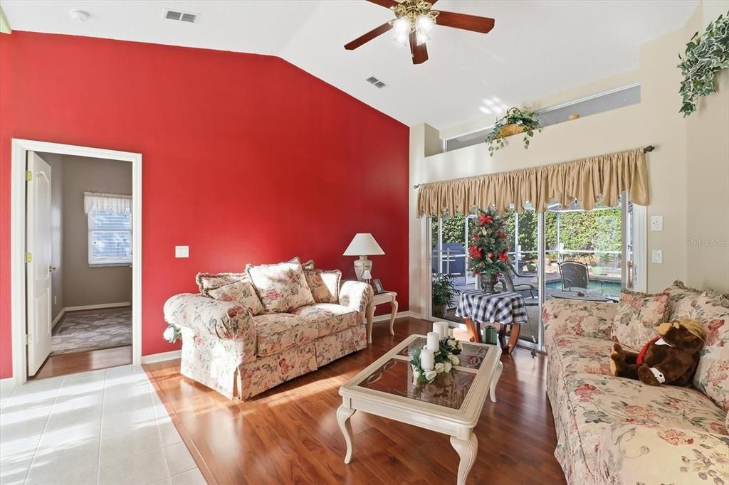 En Venta: $499,000 (3 camas, 2 baños, 2092 Pies cuadrados)