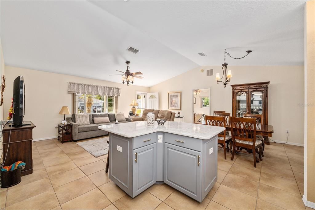 En Venta: $265,000 (2 camas, 2 baños, 1296 Pies cuadrados)