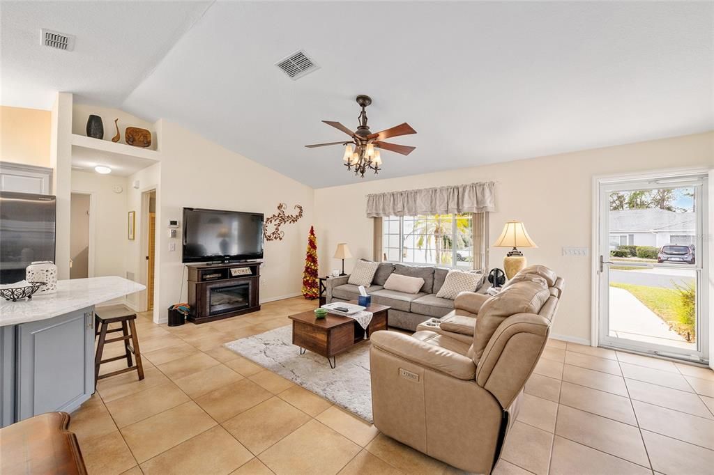 En Venta: $265,000 (2 camas, 2 baños, 1296 Pies cuadrados)