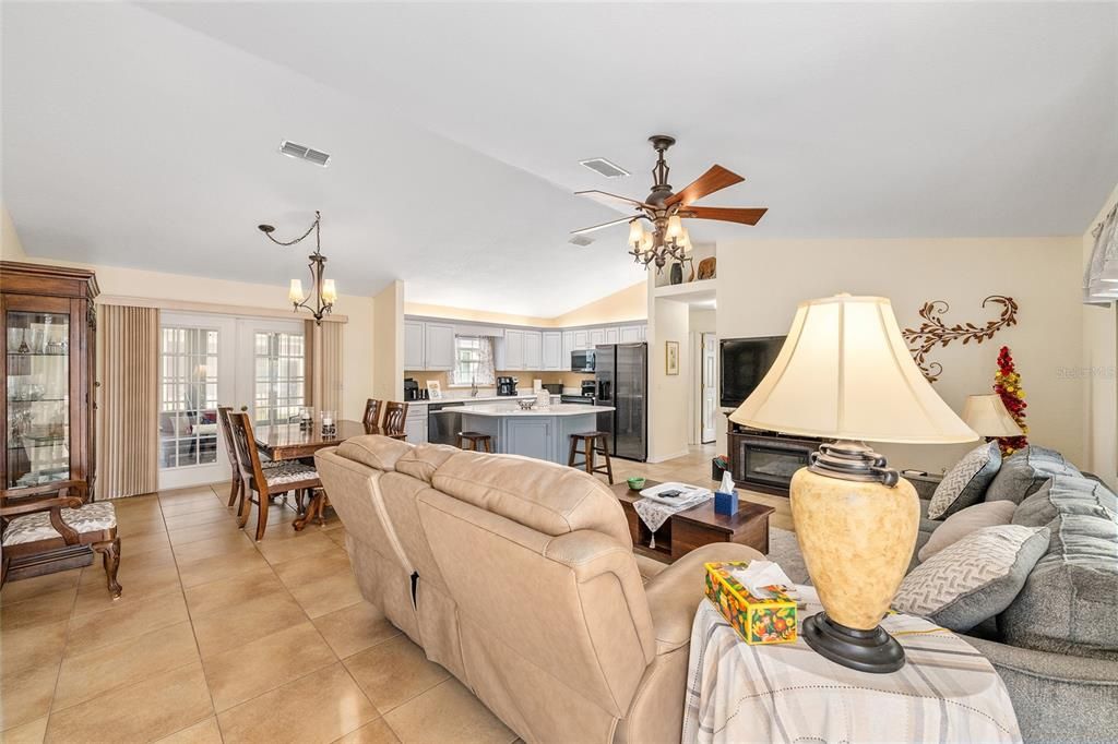 En Venta: $265,000 (2 camas, 2 baños, 1296 Pies cuadrados)