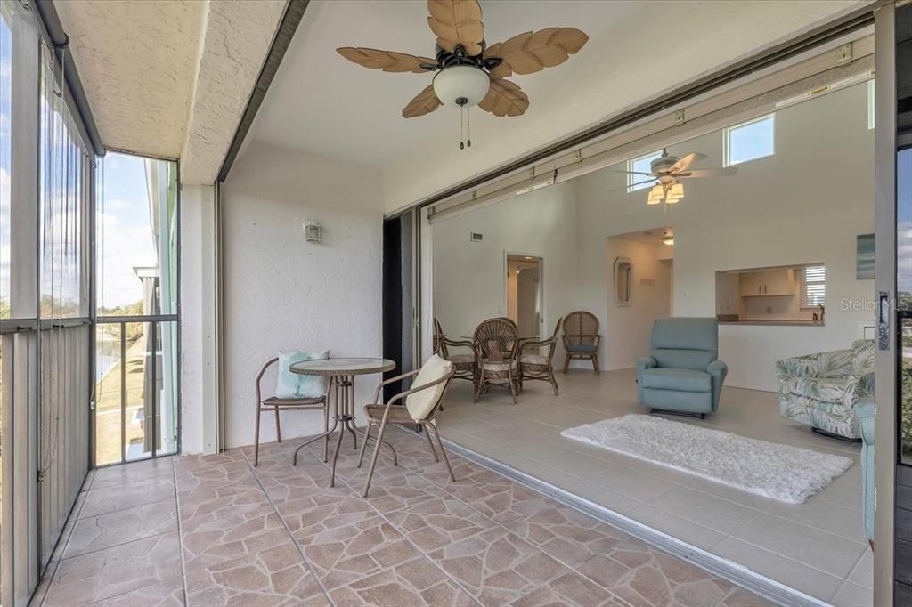 На продажу: $135,000 (2 спален, 2 ванн, 688 Квадратных фут)