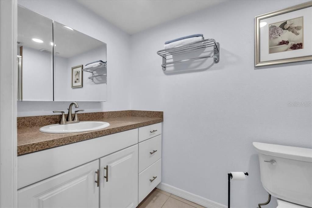 На продажу: $135,000 (2 спален, 2 ванн, 688 Квадратных фут)