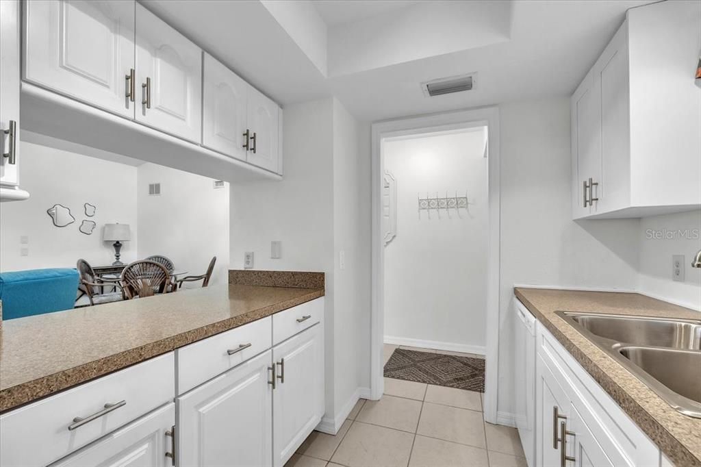 На продажу: $135,000 (2 спален, 2 ванн, 688 Квадратных фут)