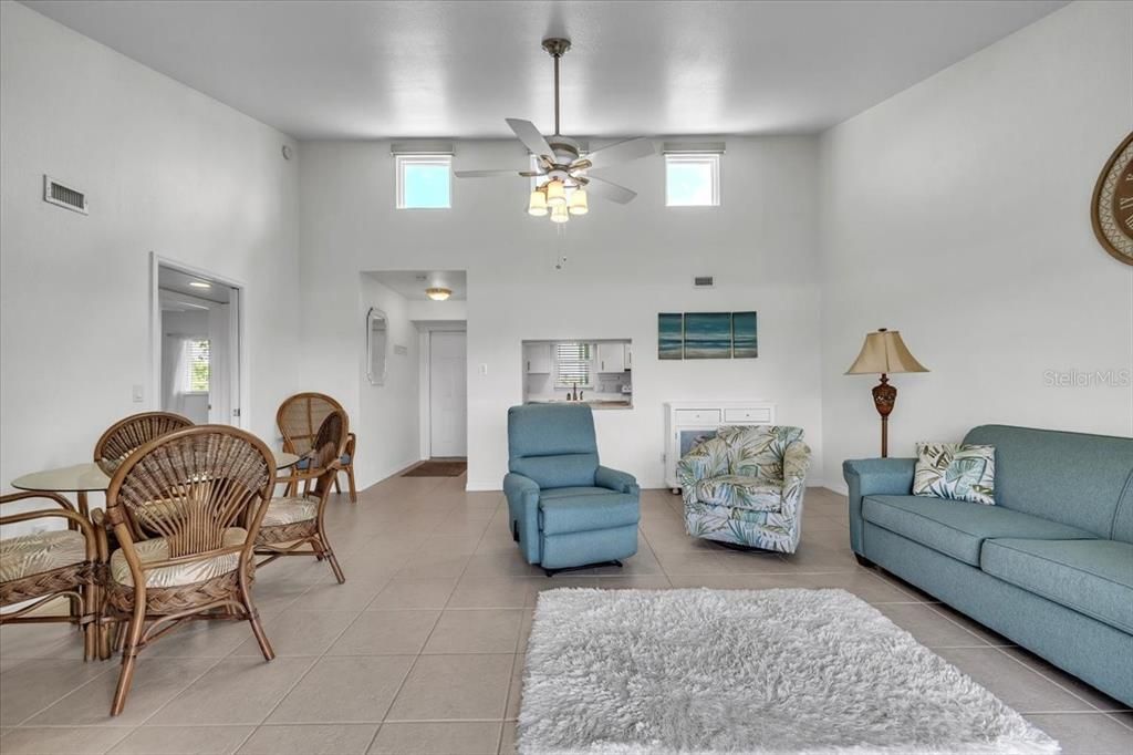 На продажу: $135,000 (2 спален, 2 ванн, 688 Квадратных фут)