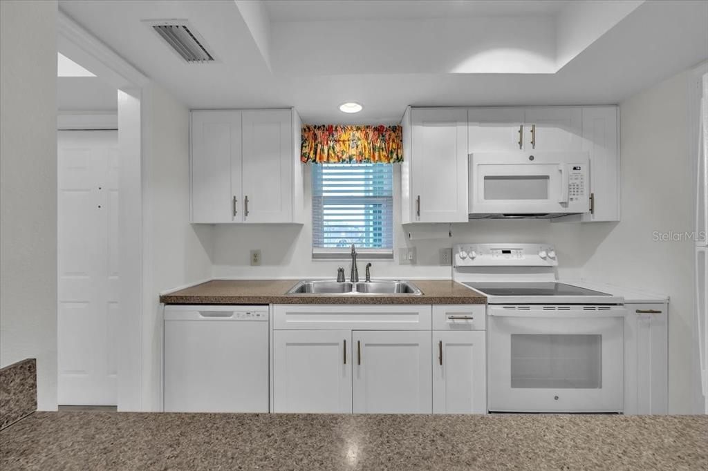 На продажу: $135,000 (2 спален, 2 ванн, 688 Квадратных фут)