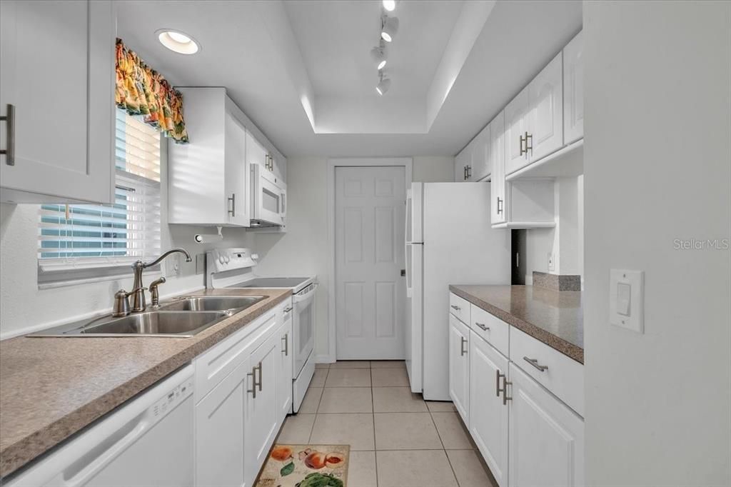 На продажу: $135,000 (2 спален, 2 ванн, 688 Квадратных фут)