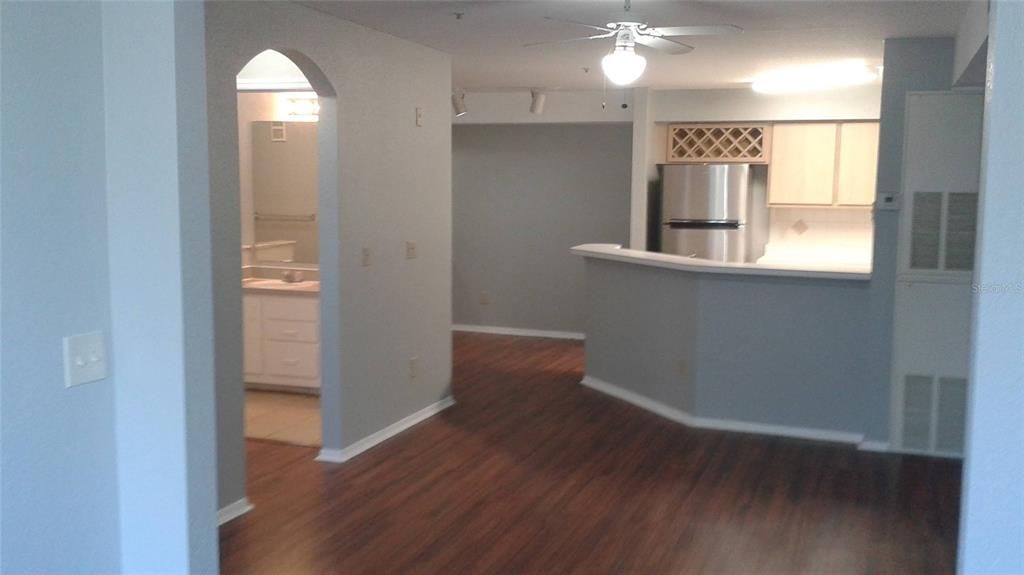 出租: $1,250 (1 贝兹, 1 浴室, 767 平方英尺)