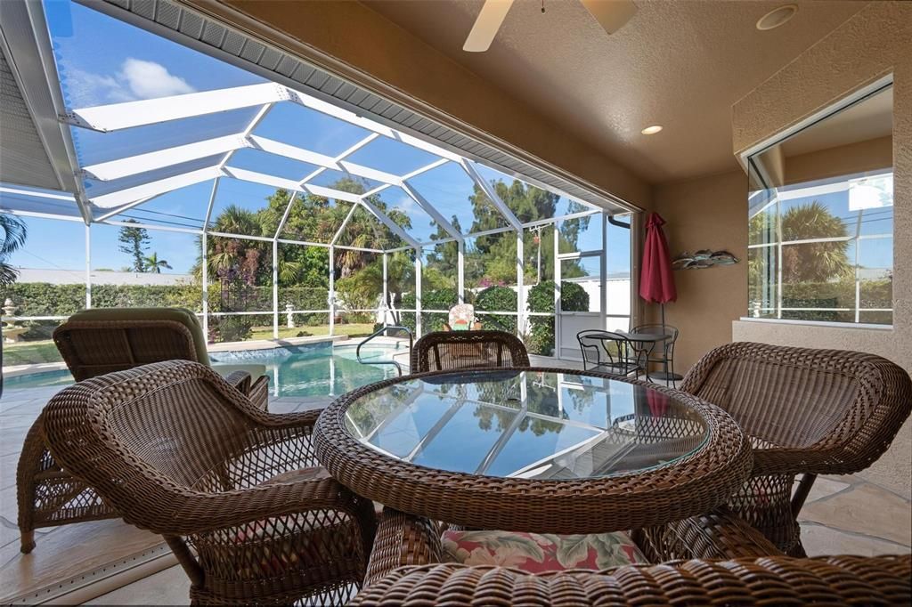 На продажу: $985,000 (3 спален, 2 ванн, 1972 Квадратных фут)