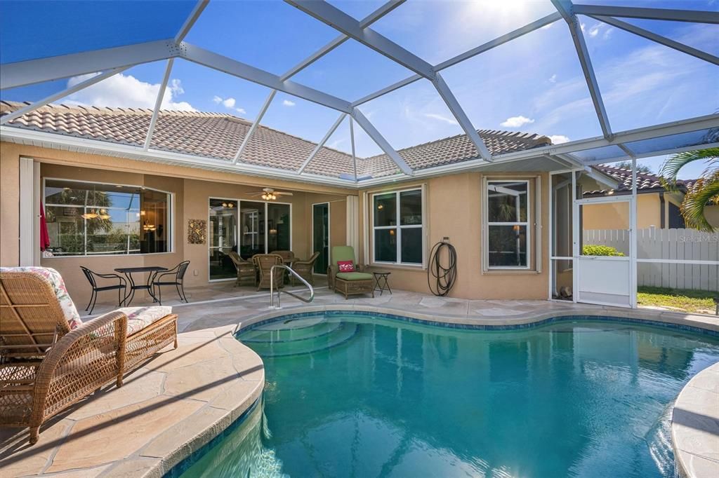 На продажу: $985,000 (3 спален, 2 ванн, 1972 Квадратных фут)