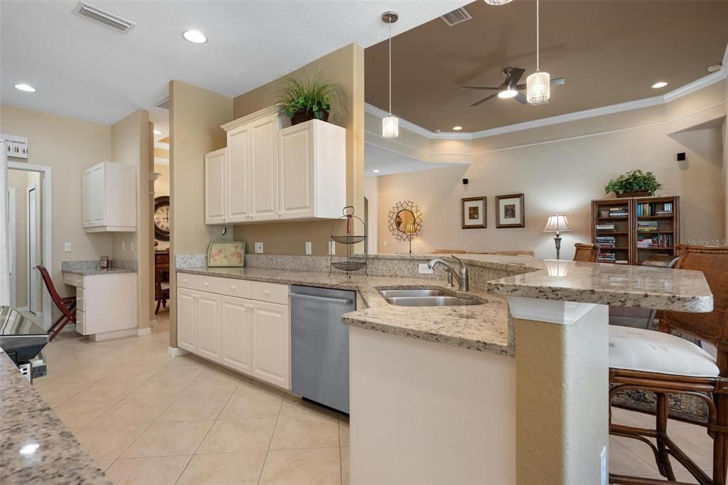 На продажу: $985,000 (3 спален, 2 ванн, 1972 Квадратных фут)