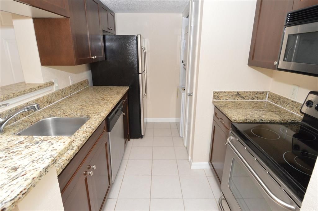 For Rent: $1,450 (1 beds, 1 baths, 642 Square Feet)