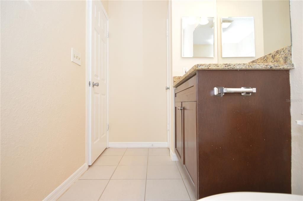 For Rent: $1,450 (1 beds, 1 baths, 642 Square Feet)