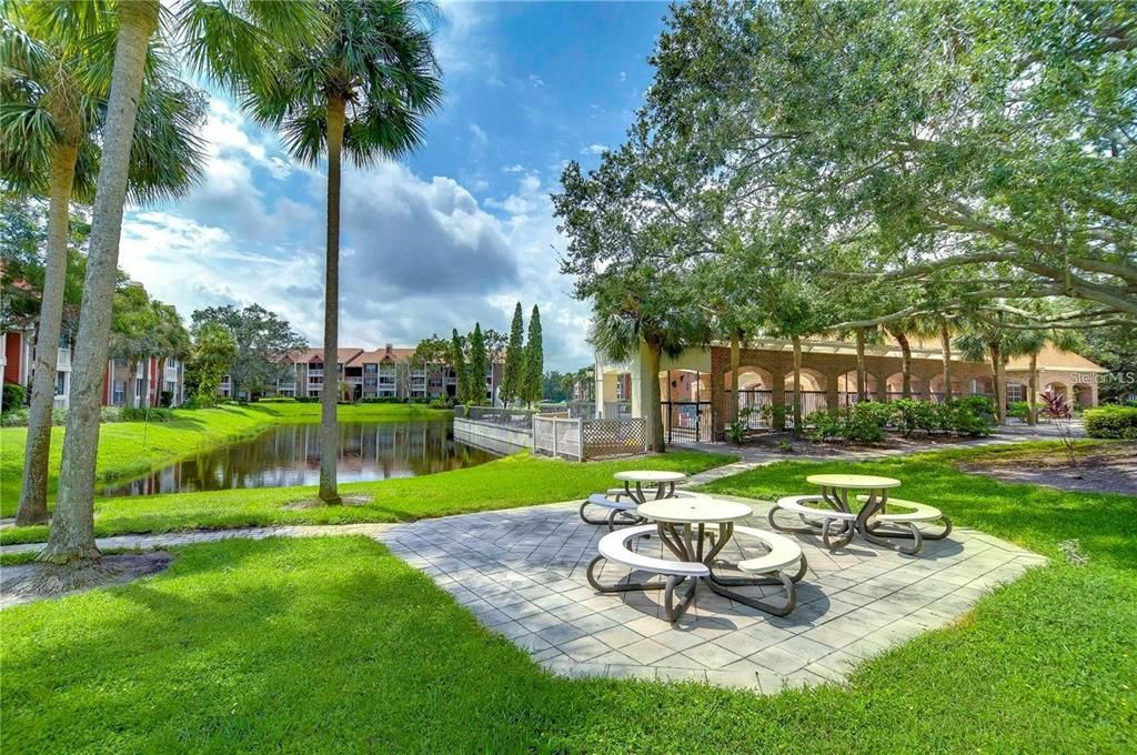 For Rent: $1,450 (1 beds, 1 baths, 642 Square Feet)