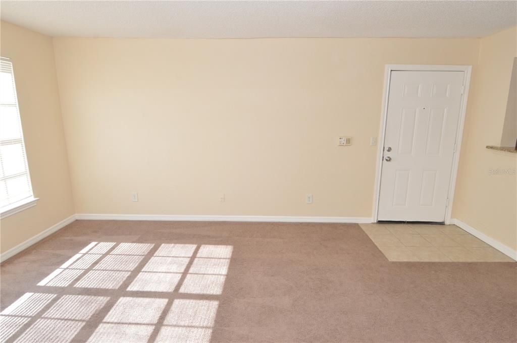 For Rent: $1,450 (1 beds, 1 baths, 642 Square Feet)