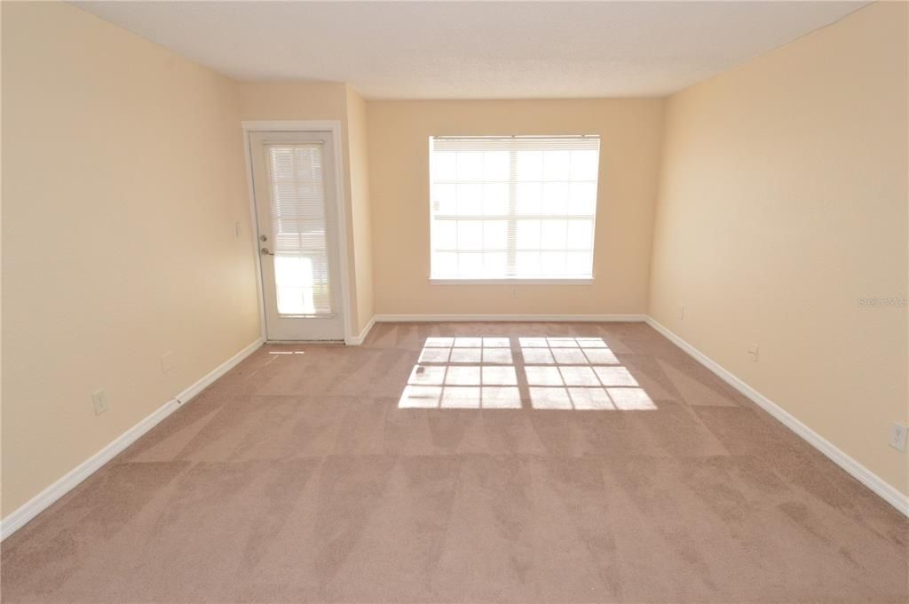 For Rent: $1,450 (1 beds, 1 baths, 642 Square Feet)