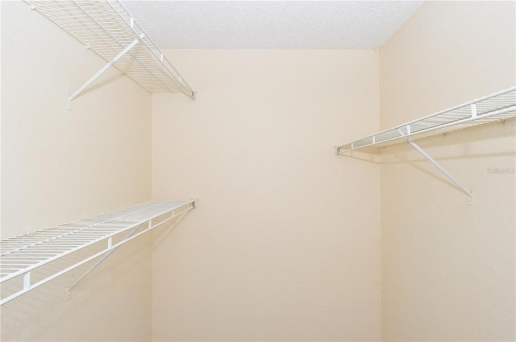 For Rent: $1,450 (1 beds, 1 baths, 642 Square Feet)