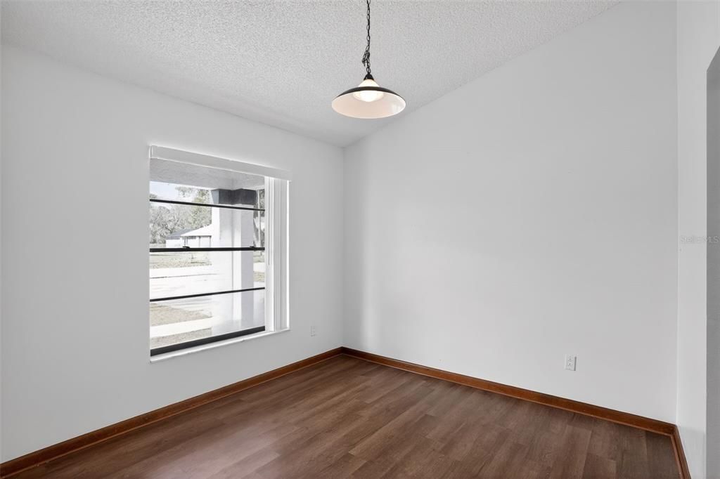 En Venta: $314,900 (4 camas, 2 baños, 1562 Pies cuadrados)