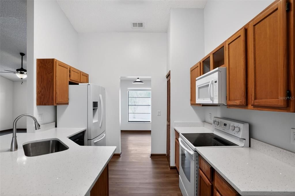 En Venta: $314,900 (4 camas, 2 baños, 1562 Pies cuadrados)