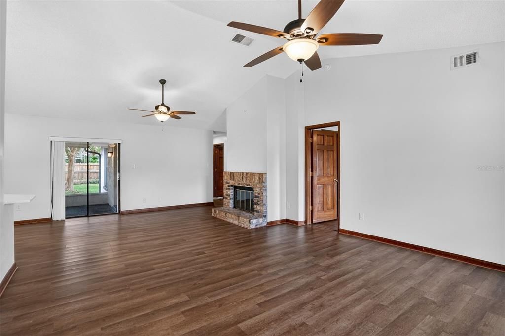 En Venta: $314,900 (4 camas, 2 baños, 1562 Pies cuadrados)